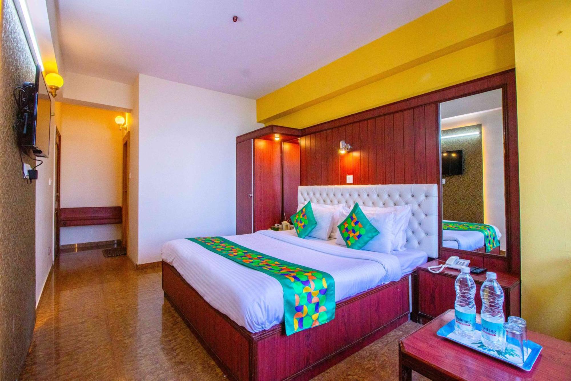 Treebo Varuna With Mountain View Shimla Exterior foto